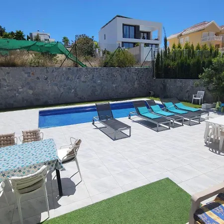 En Pla Roig Holiday home *